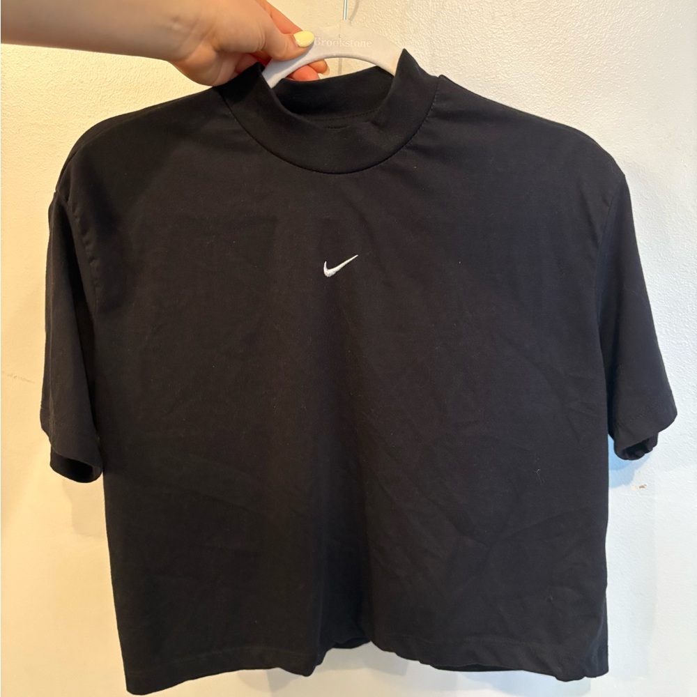 Nike Women's Black Cropped Short Sleeve Tee